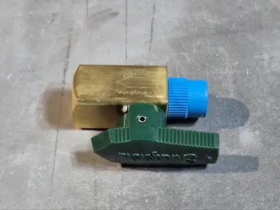 NEW SWAGELOK B-4P4T5