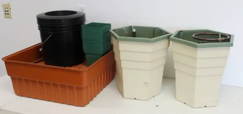 Hydroponics Growing Systems Lot With 2 Air Pumps & Pots (see pictures)