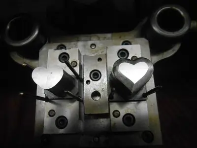 7459-390 Die Set 2-Set of Hearts