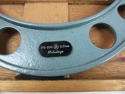 Mitutoyo Digit Outside Micrometer w/ Standard Code # 193-108 175-200mm, .01 mm