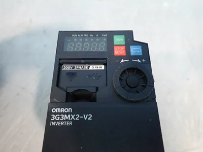 NEW OMRON 3G3MX2A2004V2