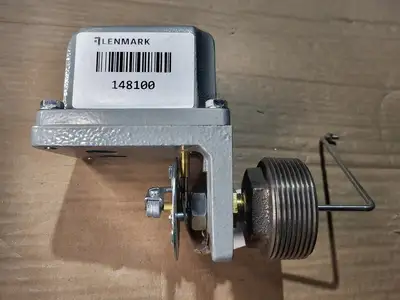 NEW SQUARE D 9037
