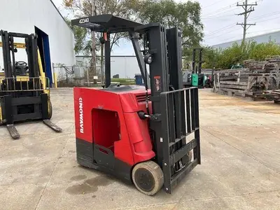 Used RAYMOND 415C35TT 3-Wheel Stand up Electric Counterbalance Forklifts Illinois US | Somerset Equipment Sales #1546182