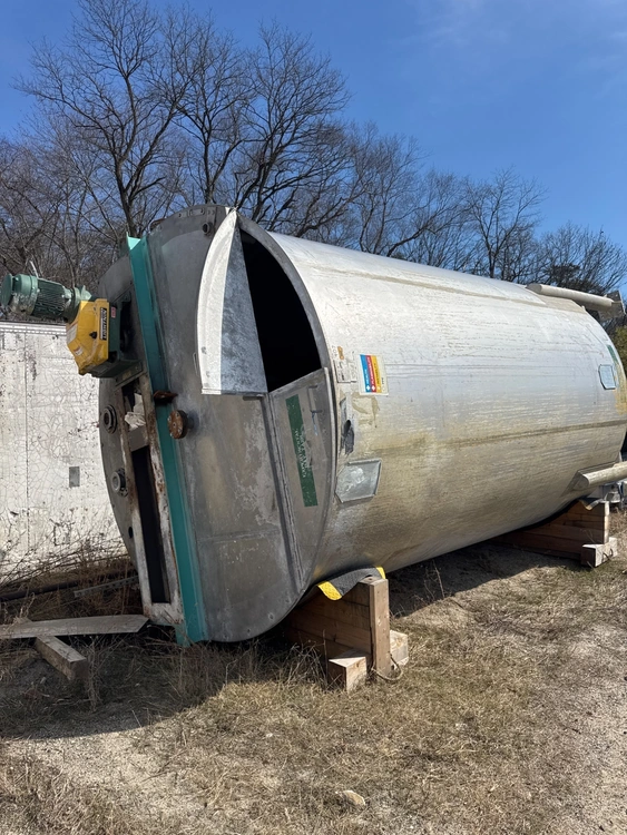 Used APACHE 7,250 Gallon Stainless Steel Tanks Rhode Island US | Perry Equipment #325072