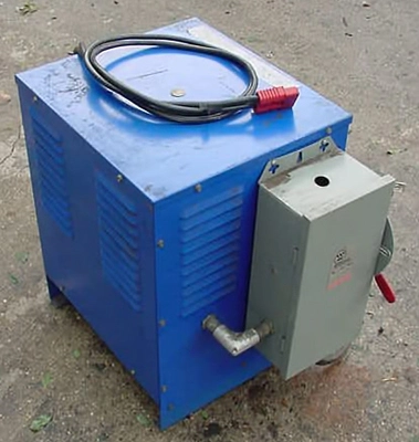 USED BATTERY CHARGER BY CHLORIDE BATTERY CHARGER 24V