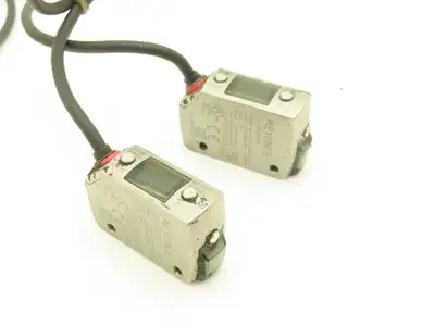 Keyence LR-ZB250AP CMOS Laser Sensor 10-30VDC  Lot of 2