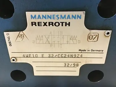USED MANNESMANN REXROTH 4WE10E32/CG24N9Z4