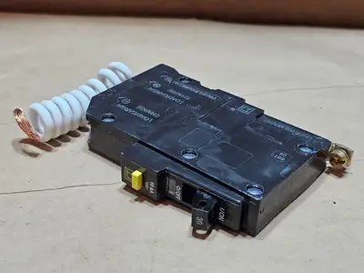 NEW SQUARE D QOB130GFI