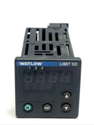 USED WATLOW SERIES SD LIMIT CONTROLLER 1/16 DIN MISSING SCREW