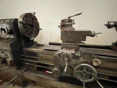 TADU Centre Lathe, good working condition