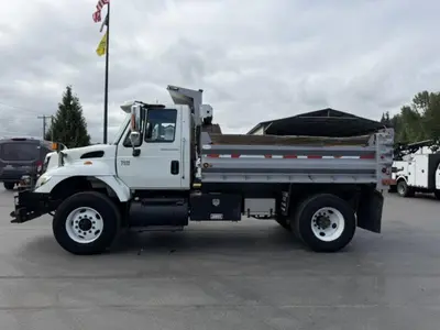 Used 2006 INTERNATIONAL 7400 Bucket (boom) trucks Washington US | Puget Sound Truck Sales #1541017