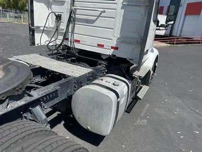 USED 2022 VOLVO VNR42T300