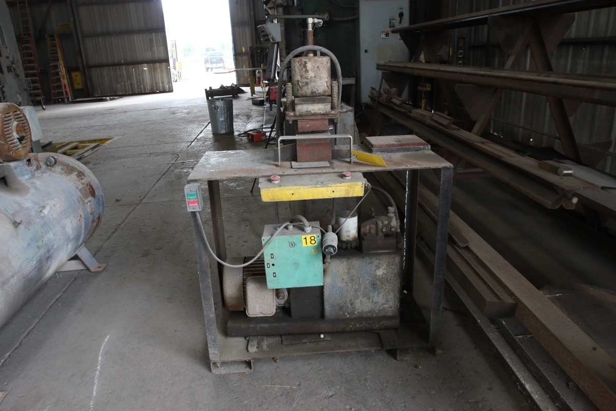 Stenciler (LOCATION: Schertz, TX)