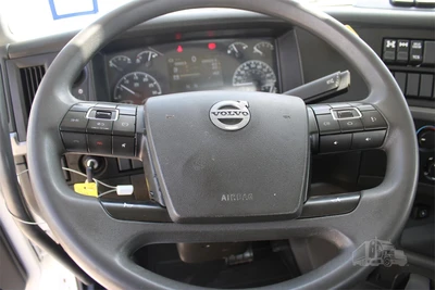 Used 2019 VOLVO VHD104B200 Cab Chassis trucks Texas US | Roll Off Truck World #1492007