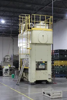 1999 KOMATSU L2M300-3BM Stamping Press | Levy Recovery Group (35)