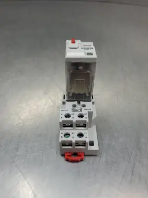 USED Siemens 3TX7109-5JF13 Relay w/3TX7144-4E6 Relay Base
