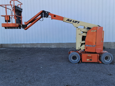 USED 2016 JLG E300AJP