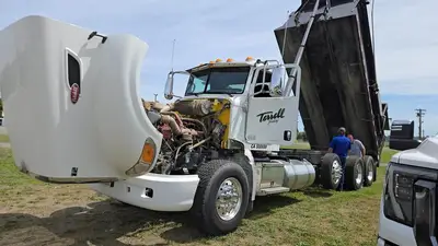 USED 2012 PETERBILT 386