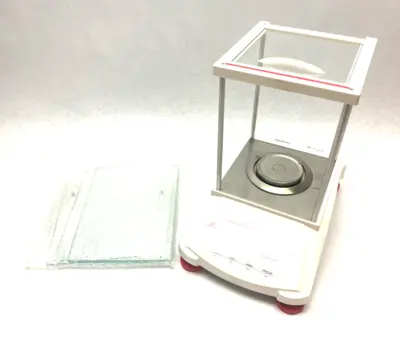 USED OHAUS PIONEER™ SEMI-MICRO BALANCE SCALE W/ SEMI-AUTO CAL 82 G X 0.01 MG