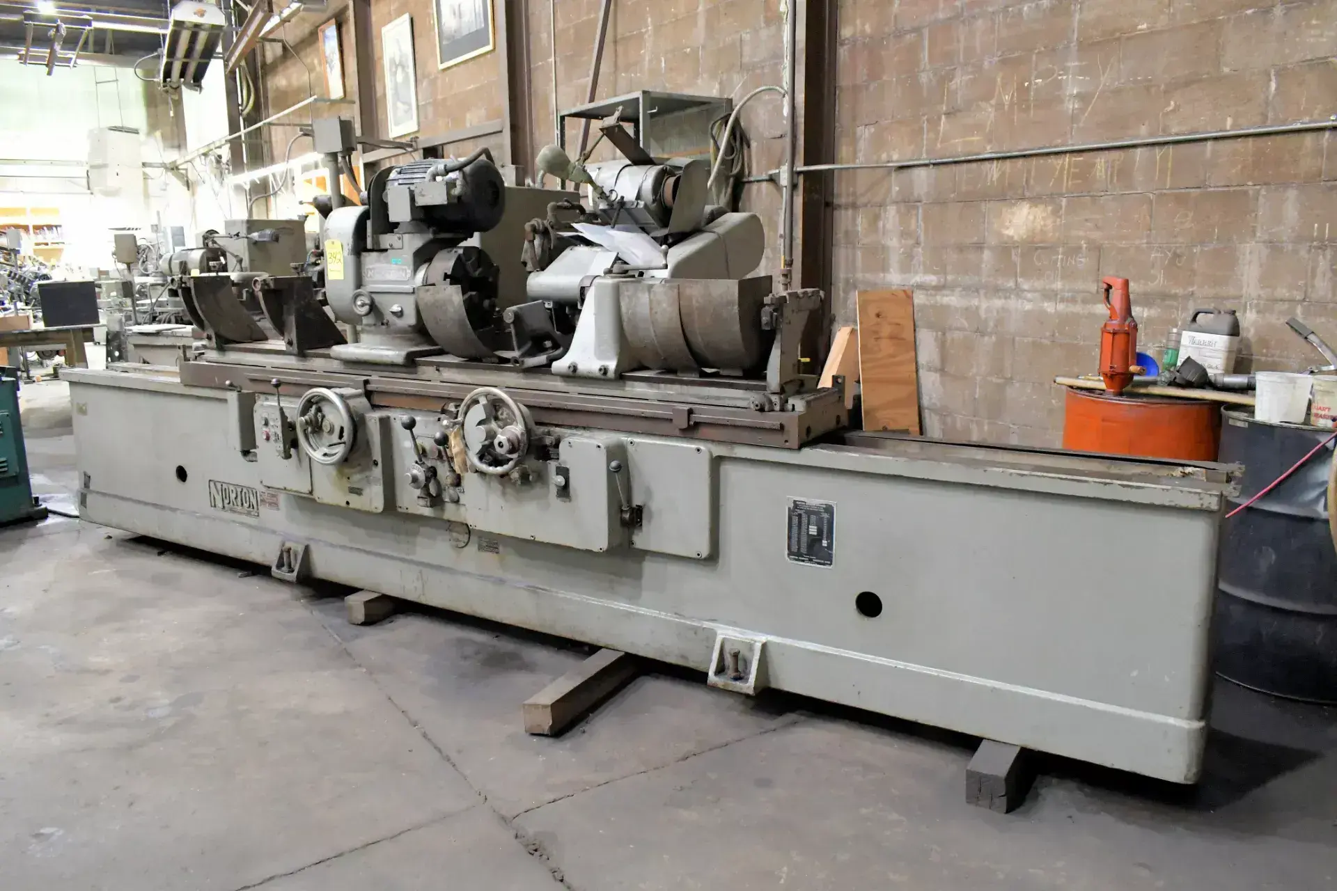 18” x 72” NORTON “U4” UNIVERSAL HYDRAULIC CYLINDRICAL GRINDER