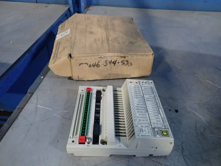 Used SQAURE D 5204634453 PLC Input & Output Ohio US | HGR 24 #879797