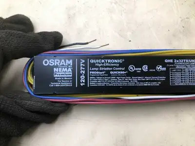 USED OSRAM SYLVANIA QHE2X32T8/UNVPSXMC