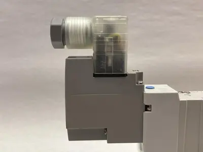 New | in-Stock SMC SY7240-5DZ-03N Solenoid Valves | Surplus Asset Holdings #1204179