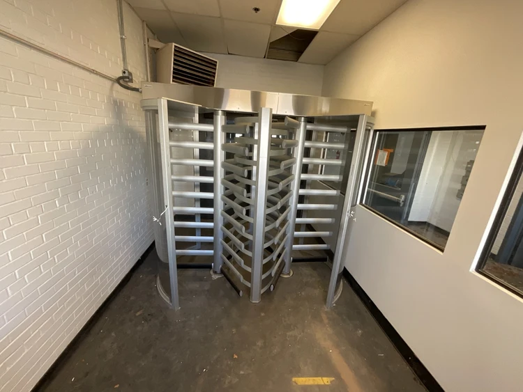 Used _UNKNOWN_ Turnlock 150 Security & Surveillance Texas US | ISP Equipment Group #1318823