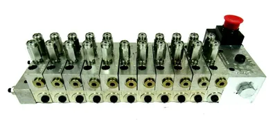 NEW TRABON LUBRIQUIP 5477531 VALVE DIVIDER 11 STACK 24V