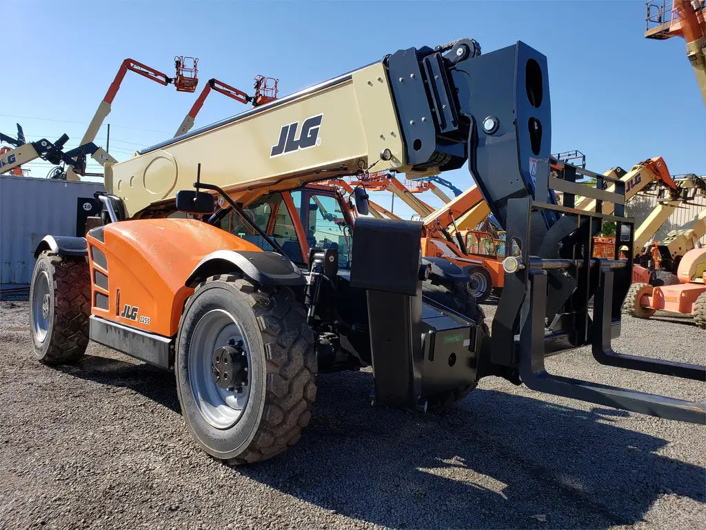 USED 2022 JLG 1255