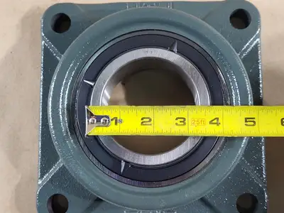 NEW NTN UKF215D1