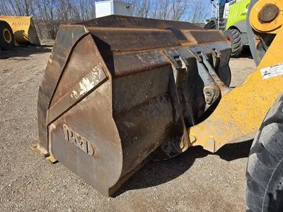 USED 2019 LIEBHERR L566