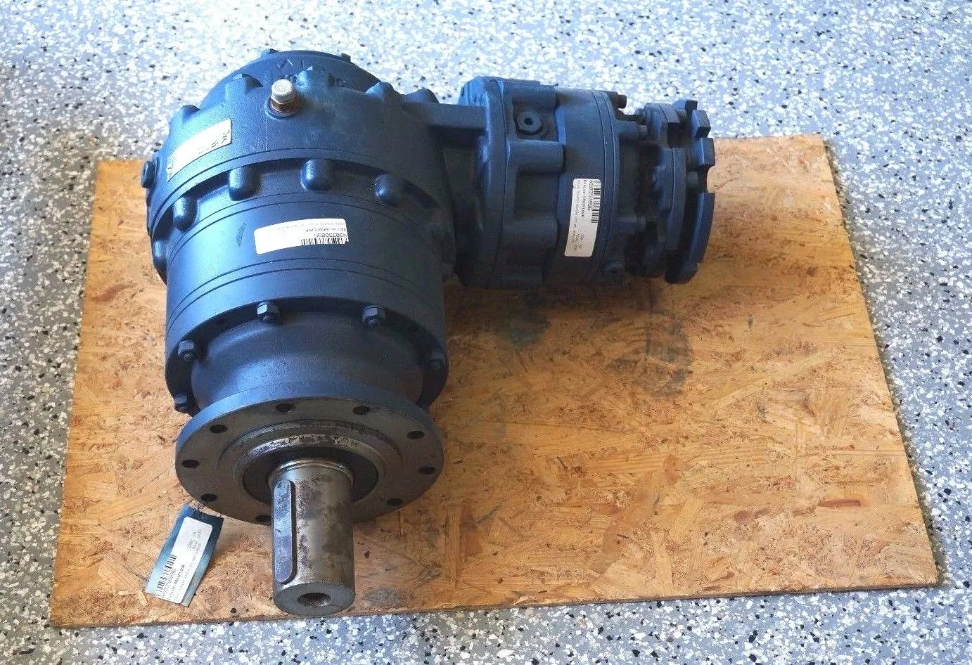 NEW BREVINI POWER TRANSMISSION EC3-045-010/MR1 SPEED REDUCER EC3045010MR1