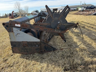 (1) Allis-Chalmers, 17' grain head with steel tines, some teeth are broken, no visible S/N or model ...