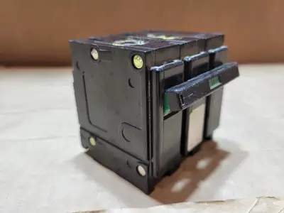 30 Amp 3 Pole 240 Volts Circuit Breaker