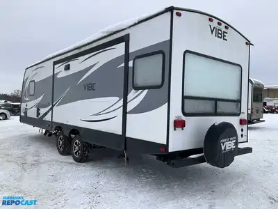 USED 2018 FOREST RIVER VIBE 288RLS