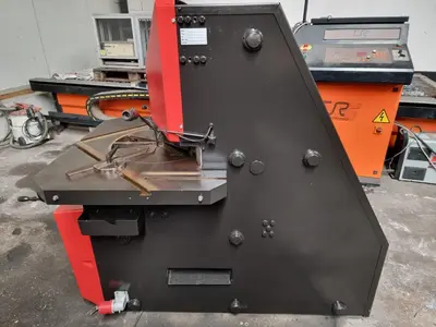 USED AMADA VERSA 200 X 6 MM (VARIABLE)