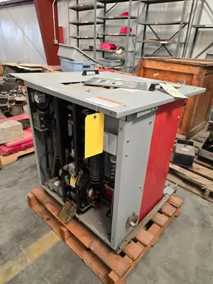 Used _UNKNOWN_ _UNKNOWN_ Circuit Breakers Indiana US | Myron Bowling Auctioneers Inc #1503991