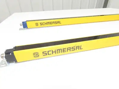 Schmersal SLC440COM-ER-0890-14 Safety Light Curtain Transmitter & Receiver Set