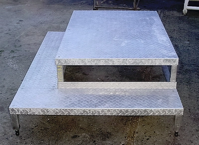 USED TWO STEP WORK PLATFORM 30 X 45