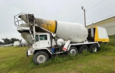 Used 2019 INDIANA PHOENIX CONCRETE MIXER Concrete Mixer Trucks Florida US | Big D Heavy Equipment #1556990