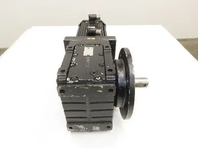 Lenze MCA 14L41-RS0B0 Servo Gear Motor 597 RPM 3.1Hp 390V 3PH 6.8:1 GKS05-3A