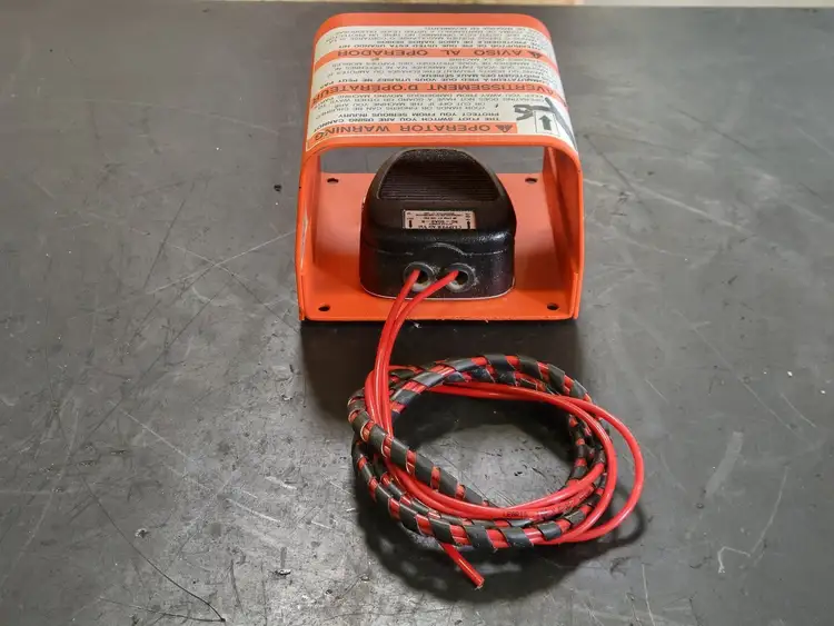 Used LINEMASTER _UNKNOWN_ Switchgears British Columbia CA | Lenmark #242202