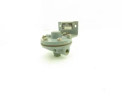 Moore Products 7135S5 62V 1/4" Pneumatic Constant Differential Relay