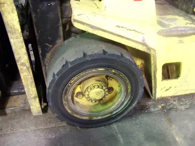 USED HYSTER Internal Combustion Forklifts: Pneumatic Tire