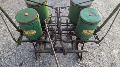 USED JOHN DEERE 246