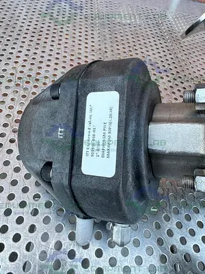USED ITT PURE FLO ADVANTAGE 4 - WAY DIAPHRAGM VALVE W/ 1" SANITARY FITTING