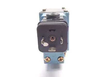 Used MAC Solenoid Valve Assembly Solenoid Valves Michigan US | Maverick Industrial Sales #1397956
