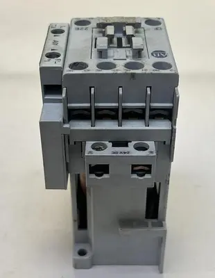 USED ALLEN-BRADLEY 700-CF220Z*