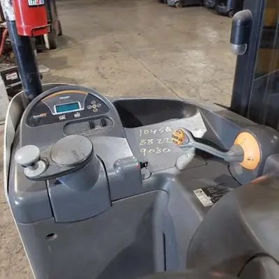 USED 2016 CROWN RR5725-45
